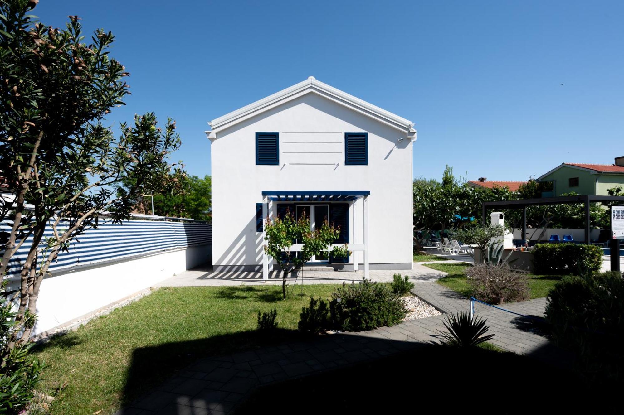 Adorami Apartments Baska  Exterior photo